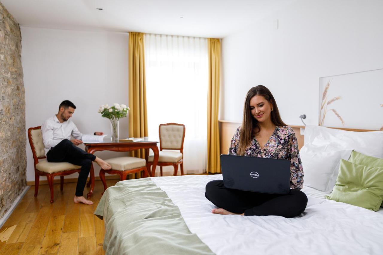 Hotel Historia Malomkert Veszprem Bagian luar foto