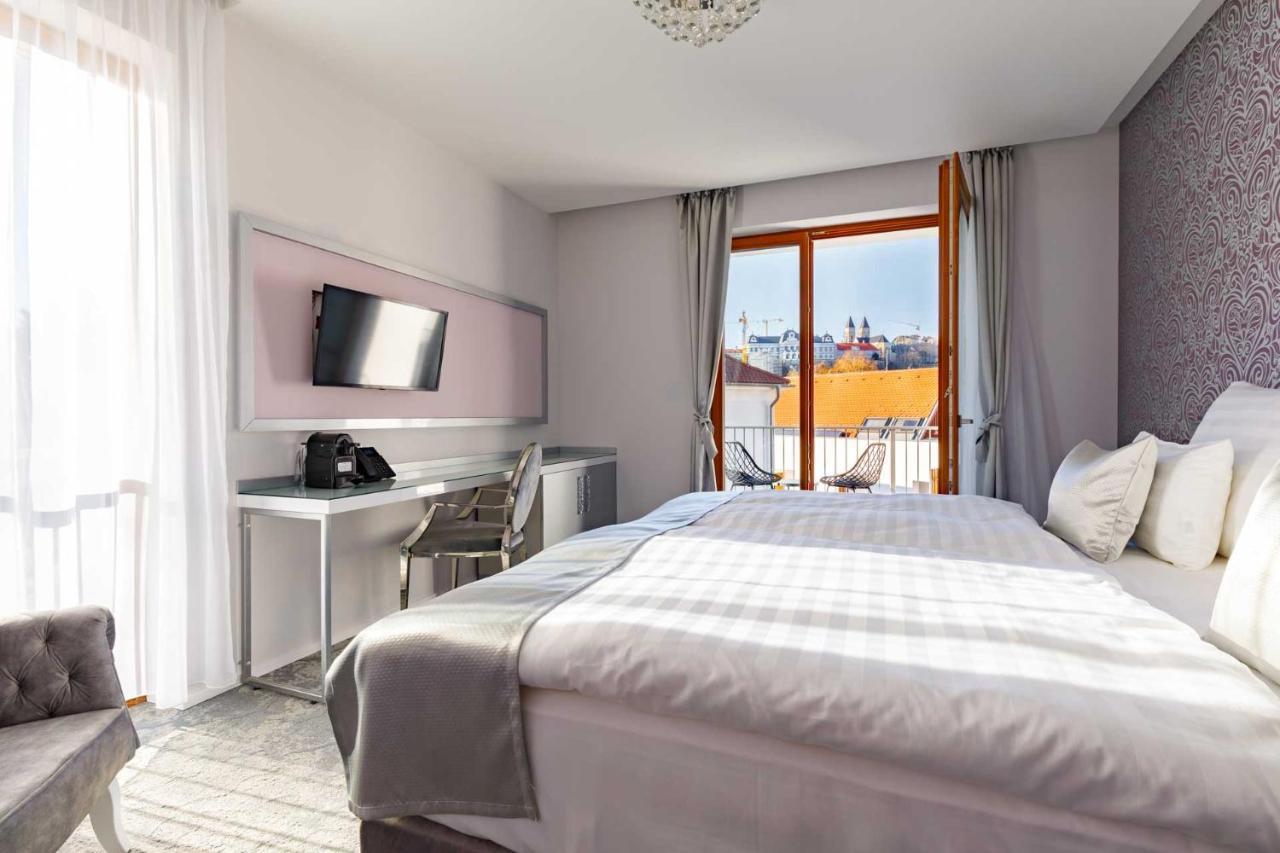 Hotel Historia Malomkert Veszprem Bagian luar foto