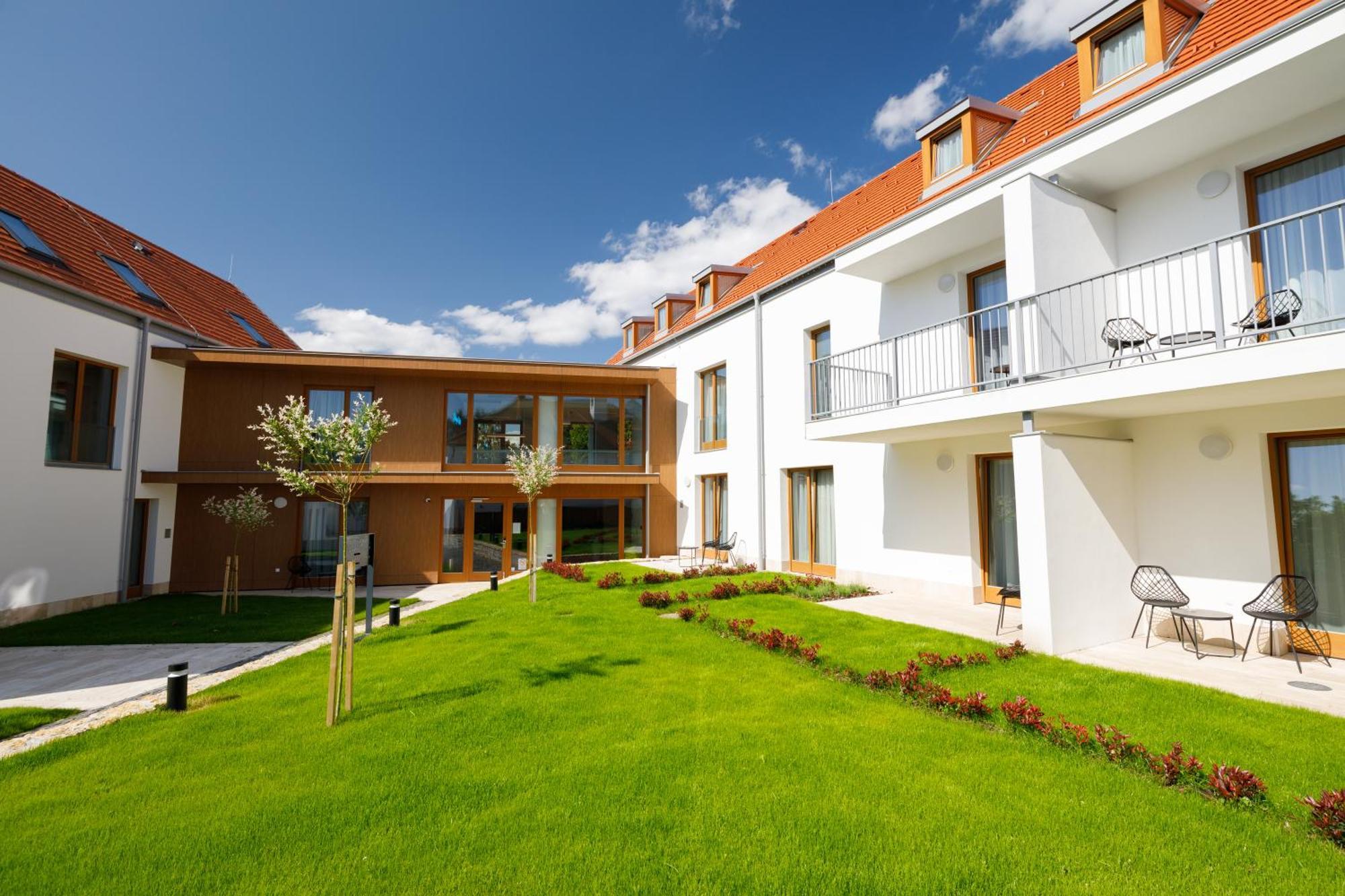 Hotel Historia Malomkert Veszprem Bagian luar foto